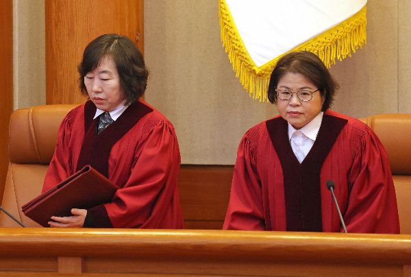 일각에서 제기된 정계선·김복형 헌법재판관의 고성 다툼설에 대해 금태섭 변호사가 단호한 입장을 전했다. 사진은 정계선(왼쪽), 김복형 헌법재판관 모습. /사진=뉴스1