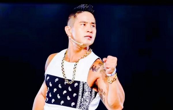 병역 기피 논란으로 국내 입국이 금지된 가수 유승준의 근황이 전해졌다. 사진은 유승준이 2018년 한 무대에서 공연하는 모습. /사진=유승준 인스타그램 캡처