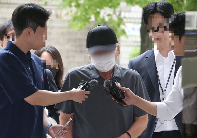 시청역 인근에서 역주행 사고를 내 14명의 사상자를 낸 60대 차씨가 항소심에서도 혐의를 부인했다. 사진은 지난해 7월30일 서울 서초구 서울지방법원에서 열린 구속 전 피의자 심문에 출석한 시청역 참사 운전자 차씨의 모습. /사진=뉴스1