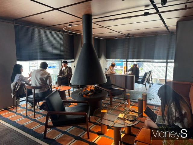 29일 스타벅스 리저브 도산점이 오픈했다. 사진은 리저브 도산점 매장 2층의 전경. /사진=한세진 기자