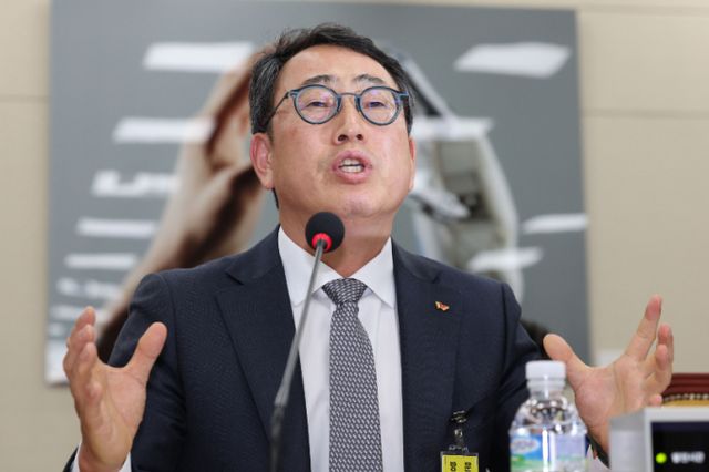 유영상 SKT텔레콤 대표가 지난달 30일 오전 서울 여의도 국회에서 열린 과학기술정보방송통신위원회 전체회의에서 최근 유심 해킹사태 관련 의원질의에 답하고 있다. /사진=뉴시스