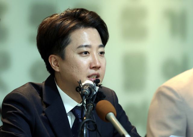 이준석 개혁신당 대선 후보 측이 군복무 제도 개편안을 30일 공개했다. 사진은 지난 28일 서울 중구 한국프레스센터 서울외신기자클럽 라운지에서 열린 외신기자 간담회에 참석한 이 후보. /사진=뉴시스