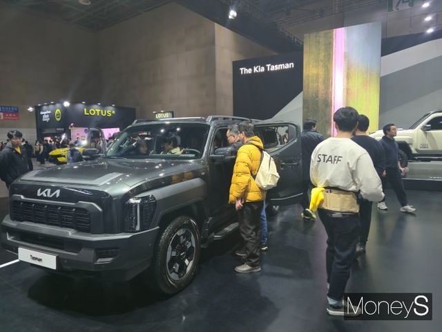 기아의 픽업트럭 타스만에 대한 관람객들의 반응도 뜨거웠다. /사진=김이재 기자