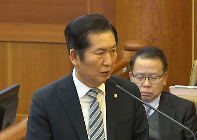 정청래 국회 탄핵소추위원단장(법사위원장)이 윤석열 대통령 파면 필요성을 언급했다. 사진은 지난2월25일 윤 대통령 탄핵심판 11차 변론에서 최종 의견 진술을 하는 정 위원장. /사진=뉴시스(헌법재판소 제공)