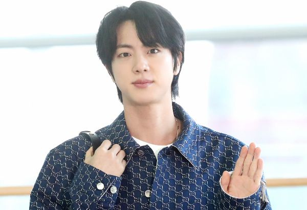 그룹 방탄소년단 멤버 진이 경북 산불 피해 지역을 찾아 직접 배식 봉사에 나섰다. 사진은 BTS 멤버 진 모습. /사진=스타뉴스