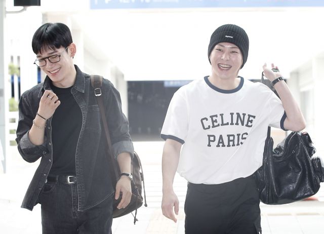 KBS가 시우민이 KBS 2TV 음악방송 '뮤직뱅크'(뮤뱅) 출연을 거부당했다고 주장한 것에 대해 논의에 대한 방향과 기대 차이 때문이라고 설명했다. 사진은 지난해 7월5일 엑소 첸과 시우민(오른쪽)이 해외 일정을 위해 인천국제공항을 통해 타이완으로 출국하는 모습. /사진=뉴스1