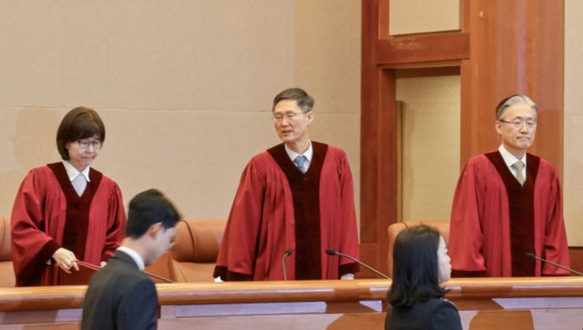 헌법재판관 8명이 4일 오전 출근을 완료했다. 사진은 지난 3월27일 헌법소원 심판 등 일반 사건 선고에 참석하는 헌법재판관. /사진=뉴스1(공동취재)