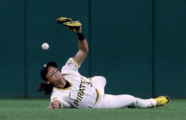 피츠버그 파이어리츠의 멀티플레이어 배지환이 마이너리그로 강등됐다. 사진은 지난해 8월 미국 펜실베이니아주에서 열린 피츠버그 파이리츠와 샌디에이고 파드리스 경기에 출전한 배지환. /사진=로이터