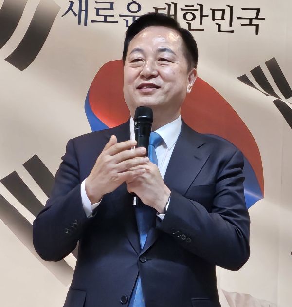 김두관 전 더불어민주당 의원이 22일 대구 중구 YMCA카페에서 '탄핵 후 새로운 정치와 대한민국'을 주제로 특강을 하고 있다./사진=뉴스1 남승렬 기자