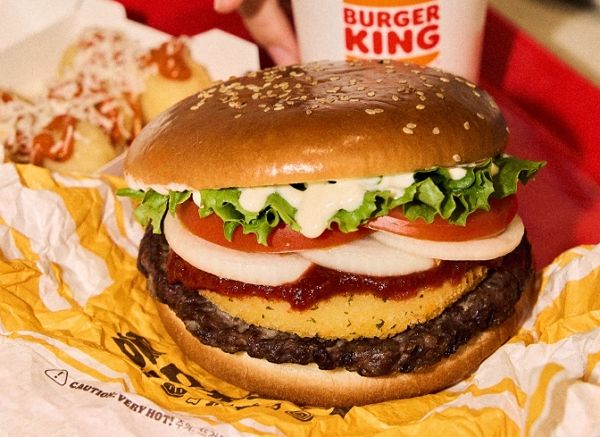 버거킹 '사장님 출장 기념' 프로모션이 6일까지 진행된다. 사진은 기사의 이해를 돕기 위한 버거킹 햄버거 사진. /사진=버거킹 인스타그램 캡처