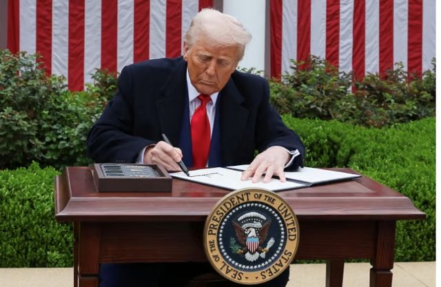 미국 워싱턴포스트가 도널드 트럼프 대통령의 관세 책정 방식에 대해 5일 보도했다./사진=로이터 