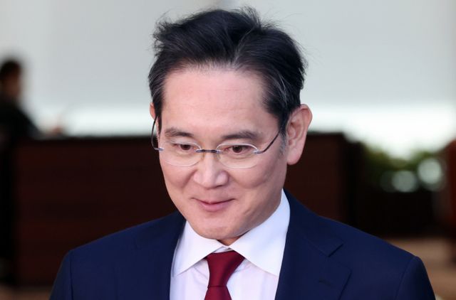 삼성전자가 북미 유통 전문가를 소피아 황-주디에쉬를 글로벌 리테일(소매) 전략 총괄로 영입했다. 사진은 방중 일정을 마치고 귀국하는 이재용 삼성전자 회장 모습. /사진=뉴스1