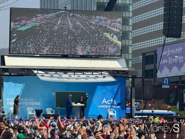 6일 서울 광화문에서 전국 주일 예배가 진행됐다. 사진은 단상에서 발언하는 전광훈 목사. /사진= 한세진 기자