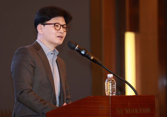 한동훈 전 국민의힘 대표가 화합을 강조했다. 사진은 한 전 대표가 지난달 24일 한 포럼에서 강연하는 모습. /사진=뉴시스 