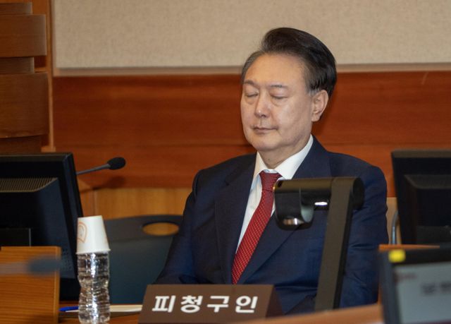 윤석열 전 대통령이 국민변호인단을 향해 좌절하지마라고 당부했다. 사진은 헌법재판소 출석한 윤석열 전 대통령 모습. /사진=뉴시스