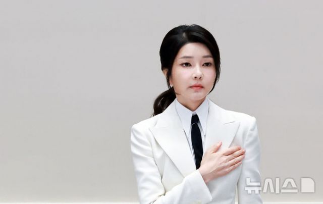 검찰이 명태균씨 공천 개입 의혹과 관련해 김건희 여사와 소환 조사 일정을 조율 중이다. 사진은 검찰 로고. /사진=뉴스1