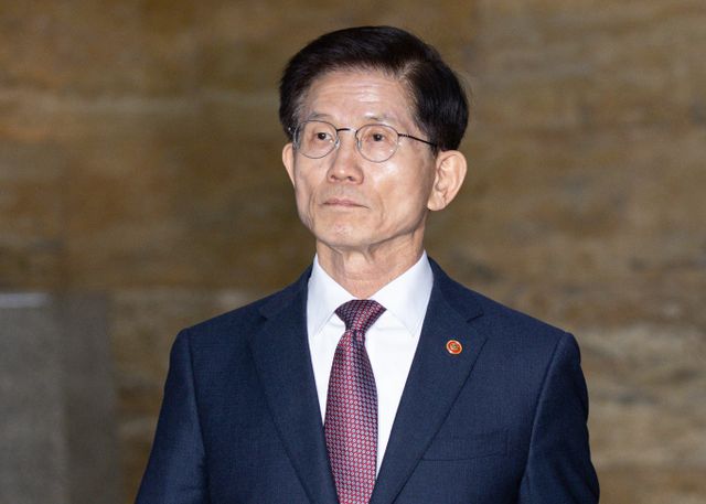 김문수 고용노동부 장관이 조기대선 출마에 대해 아직 결정된 것이 없다고 선을 그었다. 사진은 지난 3일 서울 여의도 국회 본회의장에서 열린 제423회 국회(임시회) 제4차 본회의에 참석한 모습. /사진=뉴스1 