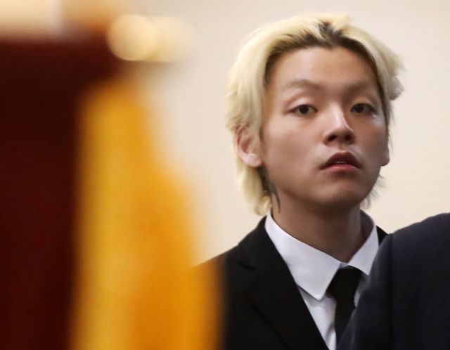 래퍼 노엘이 부친 장제원을 떠나보낸 심경을 밝혔다. 사진은 지난 2일 부산 해운대백병원 장례식장에 마련된 아버지 고 장제원 전 국민의힘 의원 빈소에서의 래퍼 노엘(본명 장용준). /사진=뉴스1
