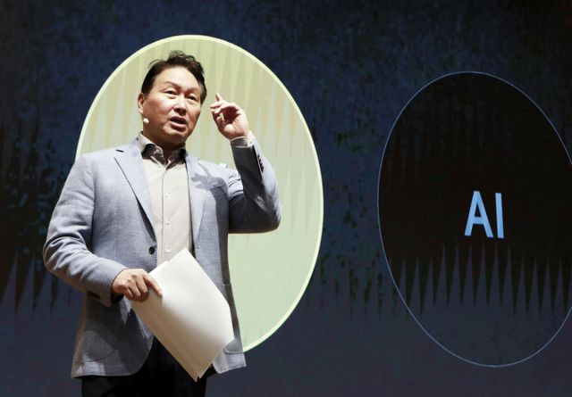  최태원 SK그룹 회장이 지난해 11월 경기도 이천 SKMS연구소에서 열린 '2024 SK그룹 CEO세미나'에서 폐막 연설을 하고 있다. /사진=SK그룹