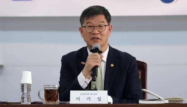 보건복지부가 7일 국민연금공단과 합동으로 연금개혁 시행 추진단 제1차 회의를 개최했다. 사진은 이기일 보건복지부 1차관이 연금개혁 시행 추진단 회의에서 발언하고 있는 모습. /사진=뉴시스