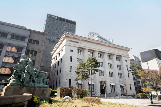신세계백화점이 옛 제일은행 본점을 매입해 10년간 공들여 단장한 더 헤리티지가 9일 개관한다. /사진=신세계백화점