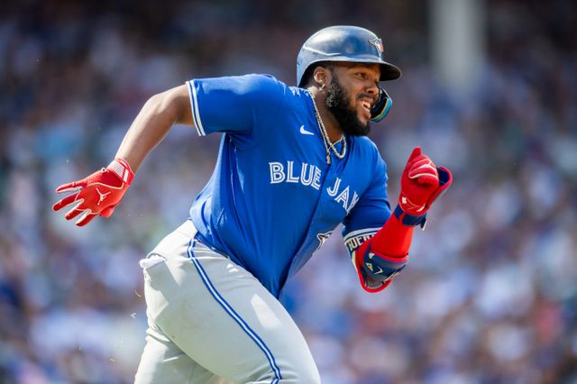 토론토 블루제이스 프렌차이즈 스타 블라디미르 게레로 주니어가 원소속팀과 14년 총액 5억달러의 연장계약을 체결했다. 사진은 2024시즌 토론토 블루제이스에서 활약한 블라디미르 게레로 주니어의 모습. /사진=로이터