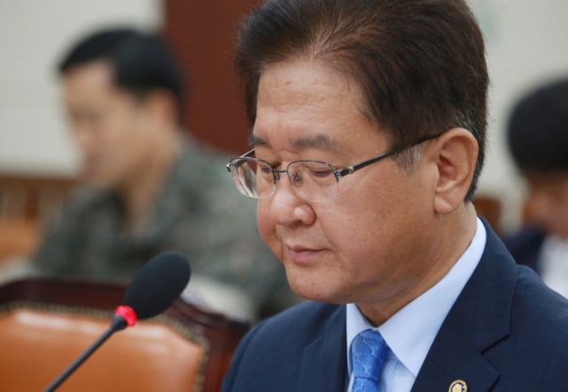 검찰이 사드 배치를 늦추기 위해 군사 작전을 고의로 유출한 혐의를 받는 서주석 전 국가안보실 1차장 등을 불구속 기소했다. 사진은 2017년 국방부 차관으로 재직 중이던 서주석 전 국가안보실 1차장의 모습. /사진=머니투데이