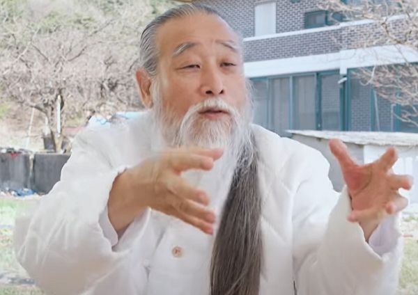 역술인 천공이 윤석열 전 대통령에 대해 '국민을 위해 사는 사람'이라고 평가했다. /사진은 역술인 천공이 조기 대선에 대해 말하는 모습. /사진=유튜브 채널 'jungbub2013' 캡처