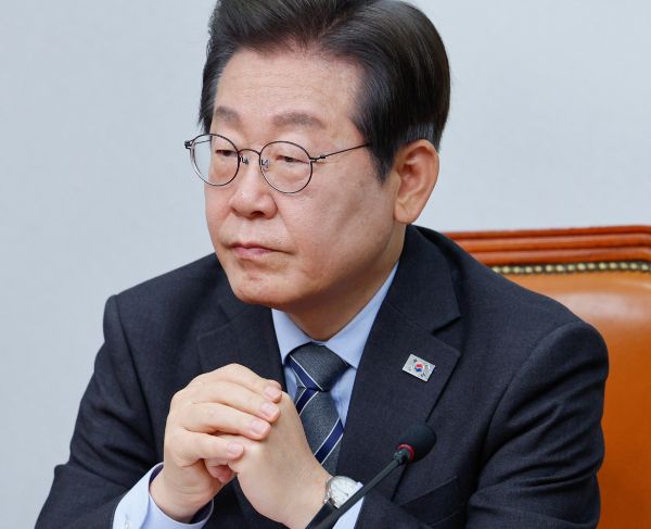 오는 6월3일 치러지는 제21대 대통령선거에 여야 대권 주자들의 대선 행보가 본격화되고 있다. 사진은 기사의 이해를 돕기 위한 이재명 더불어민주당 대표가 지난 7일 오전 서울 여의도 국회에서 열린 최고위원회의에 참석하고 있는 모습. /사진=뉴스1