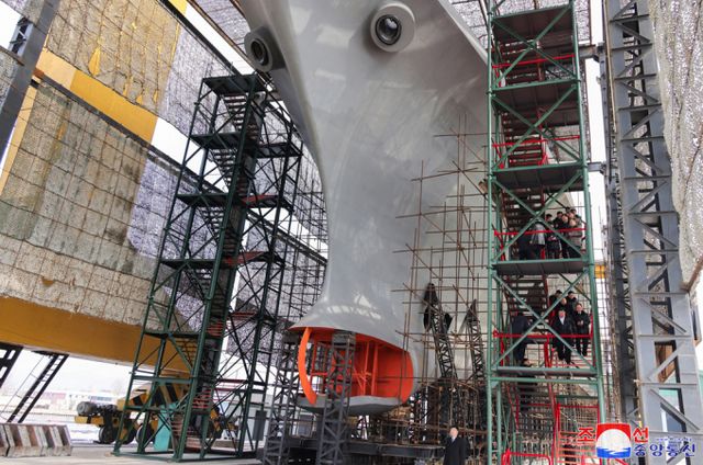 북한이 신형 유도 미사일 프리깃함(FFG)을 건조하고 있다. 사진은 기사내용과 무관한 군함 사진. /사진=로이터