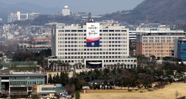 윤석열 전 대통령의 파면 이후 조기대선 국면에서 세종특별자치시로의 행정수도를 이전하는 법 개정이 추진되고 있다. 사진은 헌법재판소가 윤석열 전 대통령의 탄핵사건에 대해 인용을 선고한 지난 4일 서울 용산 대통령실 전경. /사진=뉴시스