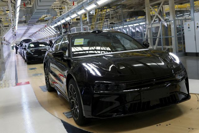 중국이 미국의 상호관세 부과 대응으로 10일(이하 현지시각)부터 기존 미국산 수입품에 대한 관세율을 34%에서 84%로 인상한다고 밝혔다. 사진은 지난달 19일 중국 저장성 츠시에 위치한 지커 전기차 공장 모습. 해당 기사와 상관없음. /사진=로이터