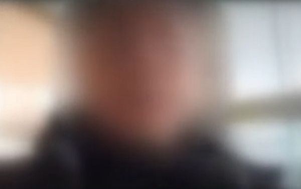 성매매 여성을 찾아가 유튜브 라이브 방송을 한 유튜버가 실형을 선고받았다. 사진은 성매매 여성을 찾아가 유튜브 라이브 방송을 한 40대 남성의 모습. /사진=JTBC '사건반장' 캡처