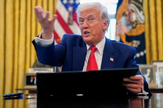 미국이 지난 9일(이하 현지시각)부터 발효한 상호관세를 즉시 90일간 유예하고 10%의 기본관세만 부과하기로 했다. 사진은 도널드 트럼프 대통령이 백악관에서 기자회견을 하는 모습. /사진=로이터