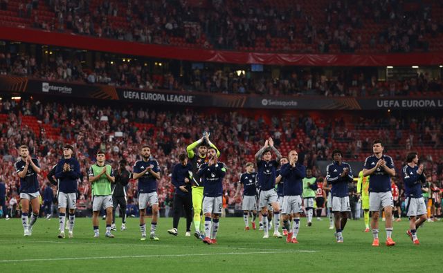 맨체스터 유나이티드가 스페인 원정에서 아틀레틱 빌바오를 3-0으로 꺾었다. 사진은 30일(한국시각) 스페인 빌바오 에스타디오 산 마메스에서 열린 2024-25시즌 유럽축구연맹 유로파리그 1차전 맨체스터 유나이티드와 아틀레틱 빌바오트의 경기에서 승리한 맨유 선수단의 모습. /사진=로이터