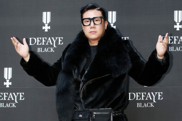 가수 겸 방송인 이상민이 이미 혼인신고를 마친 것으로 전해졌다. 사진은 2019년 10월8일 가수 겸 방송인 이상민이 서울 강남구 청담동 한 매장에서 열린 패션 브랜드 포토행사에 참석해 포즈를 취하고 있는 모습. /사진=뉴스1