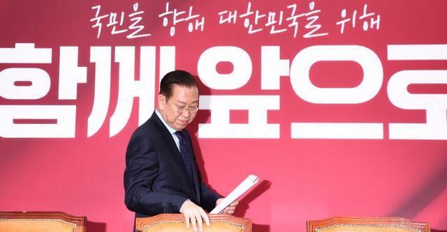 권영세 국민의힘 비상대책위원장이 이재명 더불어민주당 대선 후보가 당선되더라도 법원 판단을 받아야 한다며 민주당에 후보 교체를 촉구했다. 사진은 권 위원장./사진=뉴스1