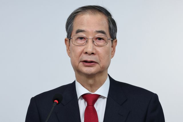 국민의힘에 입당한 한덕수 대선 예비후보가 10일 오후 기자회견을 진행했다. 사진은 기자회견에 참석한 김 후보. /사진=뉴스1