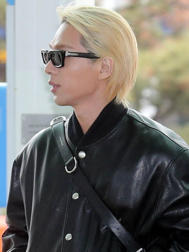 그룹 빅뱅(BIGBANG) 태양이 프랑스 파리 패션위크 일정을 위해 17일 오전 인천국제공항을 통해 출국하고 있다. /사진=뉴시스