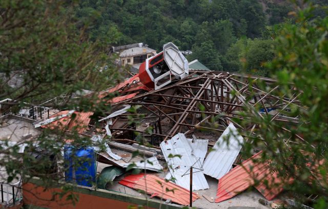 사진은 지난 7일(현지시각) 파키스탄 카슈미르 국경지대의 무자파라바드에 위치한 빌랄 모스크가 인도군의 공격을 받아 파괴된 모습. /사진=로이터