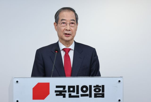 사진은 10일 서울 여의도 중앙당사에서 대선 현안 관련 긴급 기자회견을 진행하는 한덕수 대선 예비후보. /사진=뉴스1 