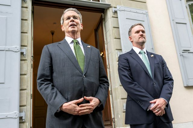 미국과 중국이 첫 무역협상에 대해 실질적인 진전이 있었다는 입장을 전했다. 사진은 지난 11일(현지시각) 스위스 제네바에서 중국과의 첫 무역 회담 후 기자들을 만난 스콧 베선트 미국 재무장관(왼쪽), 제이미슨 그리어 미국 무역대표의 모습. /사진=로이터