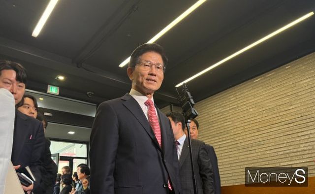 김문수 국민의힘 대선후보가 서울 여의도 국민의힘 당사에서 한덕수 무소속 예비후보를 접견하기 위해 국민의힘 당사를 방문했다. /사진=김서연 기자 