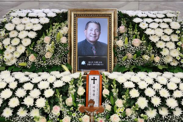 갑작스럽게 세상을 떠난 방송인 이상용이 12일 영면에 든다. 사진은 서울 서초구 반포동 가톨릭대학교 서울성모병원장례식장 31호실에 마련된 방송인 이상용 빈소 모습. /사진=뉴시스(공동취재단)