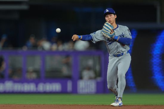 선발 라인업에 복귀한 김혜성(LA다저스)이 애리조나 다이아몬드백스를 상대로 안타를 생산했다. 사진은 김혜성의 수비 장면. /사진=로이터