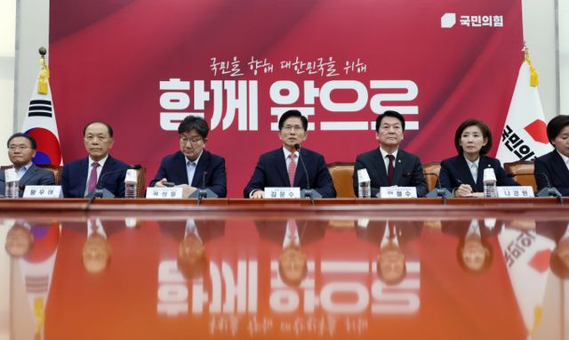  김문수 국민의힘 대선 후보가 11일 서울 여의도 국회에서 열린 중앙선거대책위원회의에 참석해 죽기살기로 뛰겠다는 각오를 나타냈다. /사진=뉴시스