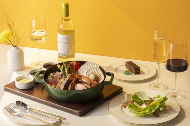 서울 명동에 위치한 메리어트 인터내셔널 프리미엄 브랜드 ‘르메르디앙 서울 명동’에서 합리적인 가격대로 구성한 코스 요리와 와인 세트를 선보였다. 사진은 '르메르디앙 서울 명동' 코스 요리의 모습. /사진=르메르디앙 서울 명동 제공