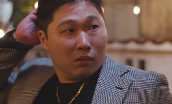 래퍼 스윙스가 자신에 대한 연기력 혹평 논란이 이어지자 발끈했다. 사진은 래퍼 스윙스가 웹 영화 '부권'에 출연한 모습. /사진=유튜브 채널 '진용진' 캡처