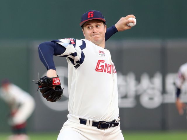 4연승을 달린 롯데 자이언츠가 터커 데이비슨을 필두로 광주 원정에 나선다. 사진은 2025시즌 롯데 자이언츠에서 활약한 터커 데이비슨. /사진=뉴스1