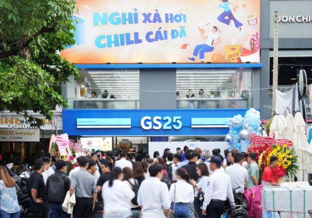 GS리테일이 국내 편의점 업계 최초로 중동 시장 진출을 검토하고 있다. 베트남 GS25 300호점 디엔비엔푸점 개점 현장. /사진=GS리테일